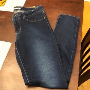 711 Levi’s super skinny dark wash jeans
